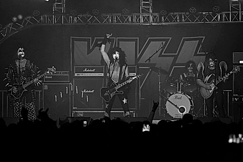 Dressed To Thrill - Kiss tribute
